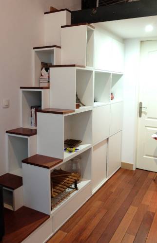 Agencement sur mesure : escalier Pas japonais pour accéder à la mezzanine