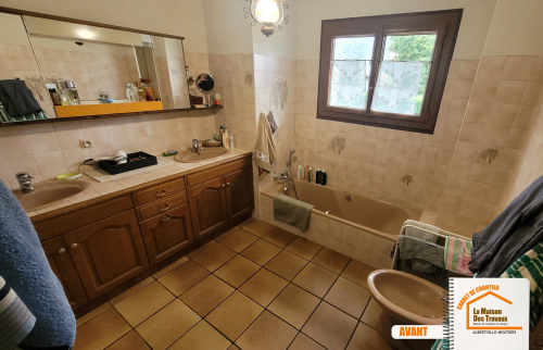  La Maison des Travaux Albertville, rénovation salle de bains Rognaix, adaptation PMR Savoie, douche italienne moderne, artisans rénovation Moûtiers