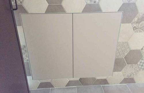 Carrelage au sol et habillage d'un bar en carreaux ciment, Maison Lyon Ouest