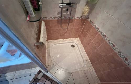 Vue sur le sol avec sa marche