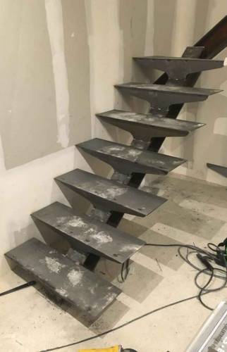 Escalier limon central sur mesure