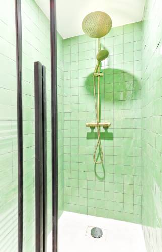 douche dans un ton vert vivifiant