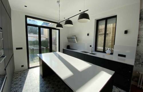 La cuisine avec l'ilot central