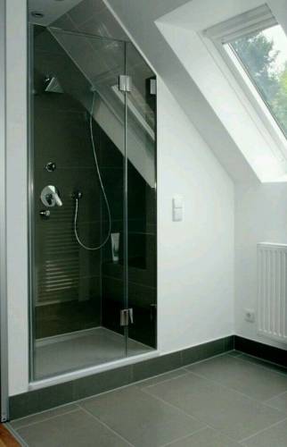 Salle d'eau sous comble en pavillon à Coulommiers (77120)