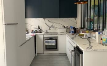 Une cuisine belle et fonctionnelle à Cognac