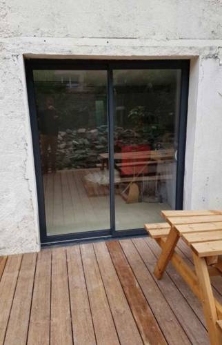 Aménagement de terrasse et rénovation des menuiseries extérieures d'une maison, dans le centre de Nantes (44)