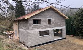 Travaux de Maçonnerie pour une réaliser une extension sur 2 niveaux, maison à Fontaines Saint Martin (69270) : travaux de maçonnerie terminés