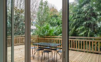 Terrasse en bois rénovée à Sèvres.