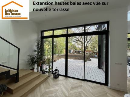 Extension avec hautes baies vitrées (Brunoy 91800)