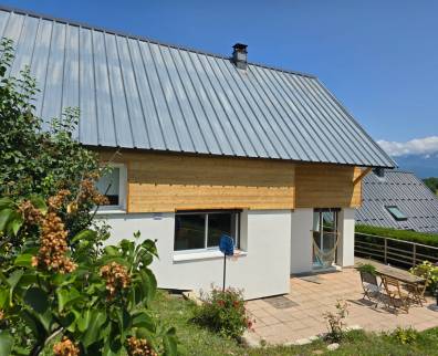 Isolation thermique par l'extérieur et rénovation des boiseries : une maison comme neuve !