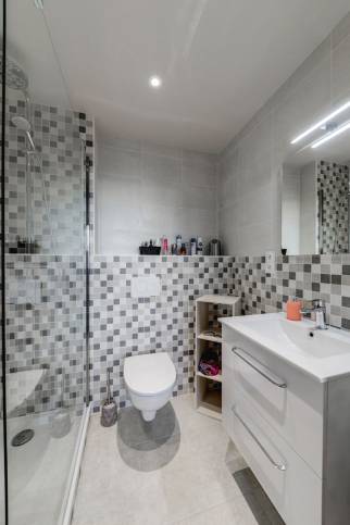 Pose de carrelage de salle de bain