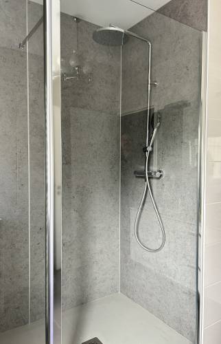 installation douche après travaux rénover votre salle de bain avec La Maison Des Travaux de Bruz