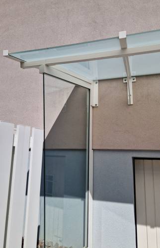 Marquise sur mesure pour entrée de garage à Mulhouse