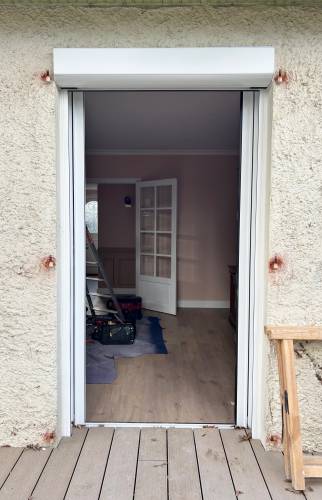 Baie vitrée extérieure après rénovation - Maison lumineuse