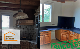 Rénovation de cuisine à Pardaillan : Avant/après impressionnant ! Modernisation réussie avec un plan de travail noir et une hotte design.