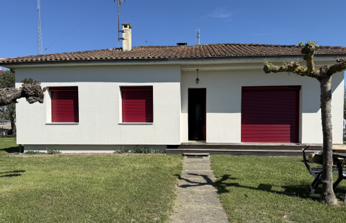 façade extérieure après pose de volets roulants solaires avec moustiquaires intégrées