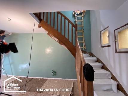 Peinture en cours escalier La Maison des Travaux Vannes Sarzeau Pénestin