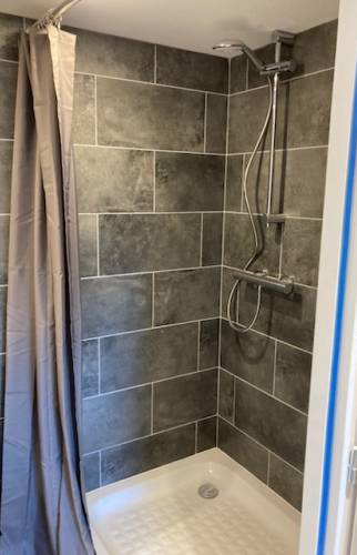 Carrelage salle d'eau et pose receveur classique premier étage de la mezzanine - Cergy - 95000 -