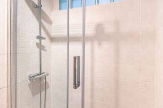 Salle de bain avec carreaux de verre à Saint-Cloud (92)