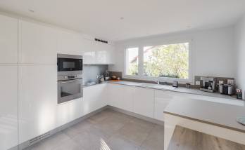 Pose dalle de béton sur chape ancien carrelage avant implantation nouvelle cuisine - Meaux (77)