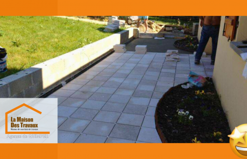 Terrasse à Plomeur : préparation soignée du sol pour une base stable avant la pose de carrelage, par Michel Le Donge, courtier à Quimper.