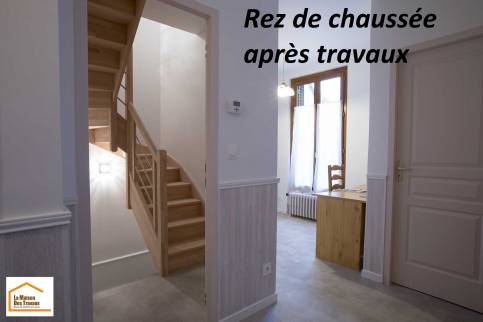 Départ de l'escalier au rez-de-chaussée (Brunoy 91800)