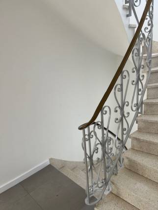 Cage d'escalier avec rénovation de mur et plafond - Nantes 44