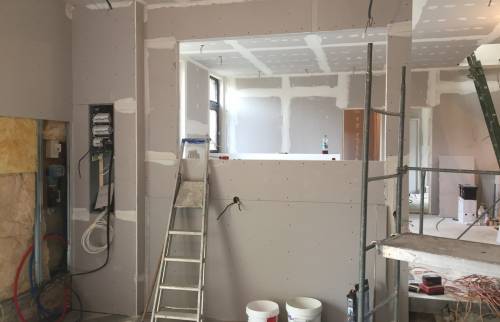 Cloisons et doublages pour accueillir la verrière