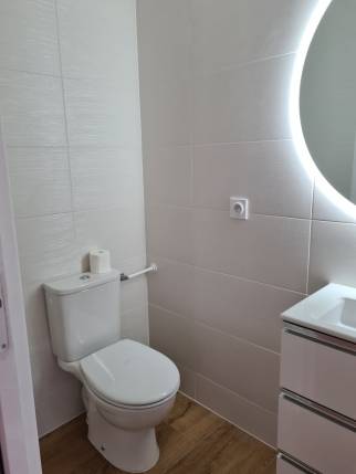 Salle de bain de la suite parentale au rez-de-chaussée (Yerres 91330)