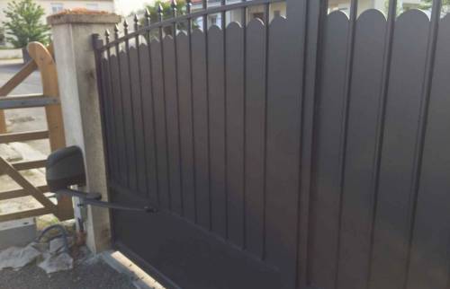 Pose d'un portail en aluminium à Vertou (44)