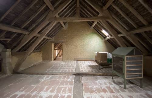 Charpente rénovée d'une maison ancienne dans le Perche