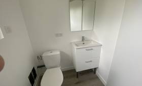 APRES Pose des éléments sanitaires et meuble vasque