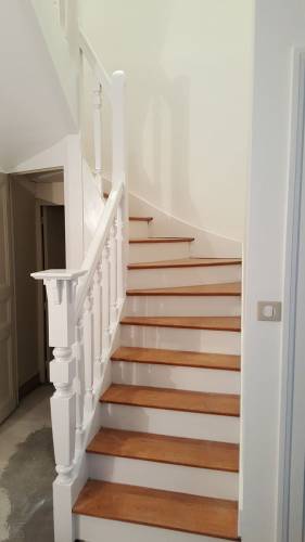 Rénovation de maison avec escalier tournant en bois rénové - Pornic 44210
