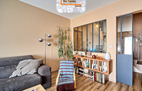 Focus sur verrière intérieure installée après rénovation à La Roche-sur-Foron – aménagement chaleureux et lumineux