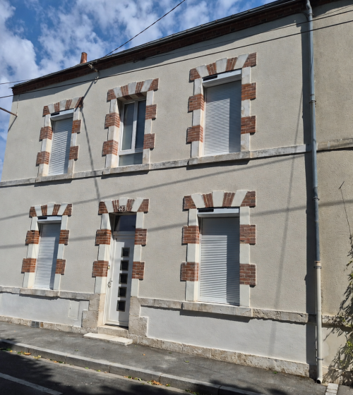Façade rénovée avec des enduits à la chaux