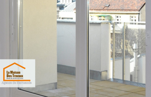 Changement de baie vitrée à Marmande : un vitrage performant pour un confort thermique optimal. Faites appel à La Maison Des Travaux pour vos projets de rénovation.