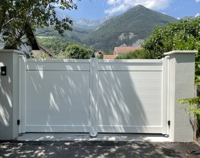 nouveau portail avec interphone dans le Grésivaudan