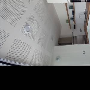 mobilier convivial et espace lumineux dans une salle partagée à Trappes – Élisabeth Hercberg