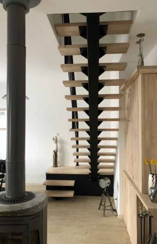 Réalisation d'un escalier sur mesure pour cette extension