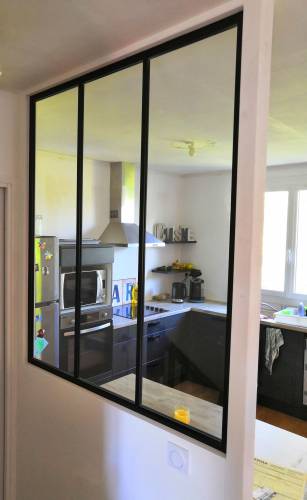 Verrière type atelier, plus de volume, vue sur la cuisine