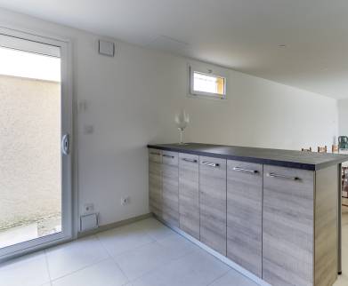 Rénovation complète d’une maison avec aménagement d’un garage transformé en séjour cuisine à Neuville sur Saône