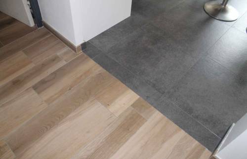 Salle de bains - Rénovation d'une maison avec frangement entre le salon et la cuisine et accès par une passerelle à Nantes (44)