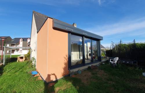 Véranda moderne terminée : agrandissement de maison et aménagement d’un nouvel espace