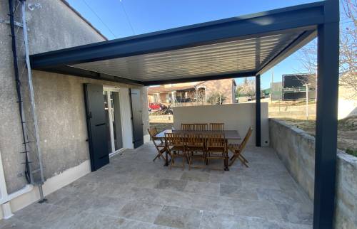 Réalisation d’une terrasse avec pergola bioclimatique à Saint-Christol-les-Alès (30380)