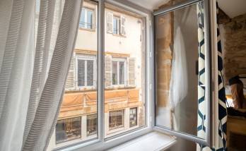 Rénovation des menuiseries extérieures à Chazay d'AZergues, en bicoloration Blanc / gris anthracite