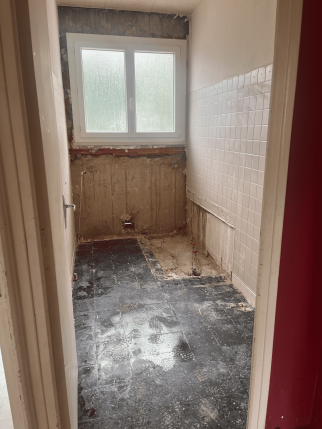 Ancienne salle de bain lors de travaux de rénovation totale - Beaumont-lès-Valence 26760