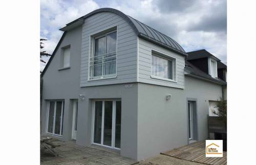 Extension en bois d'une maison à Carolles (50740).