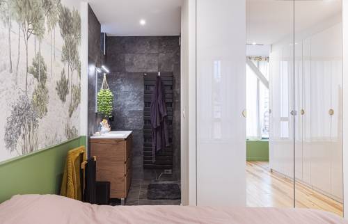 Salle de douche depuis la chambre