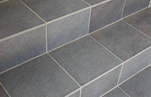 Escalier avec carrelage