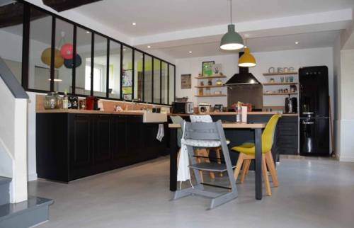 verrière d'atelier noir et cuisine design